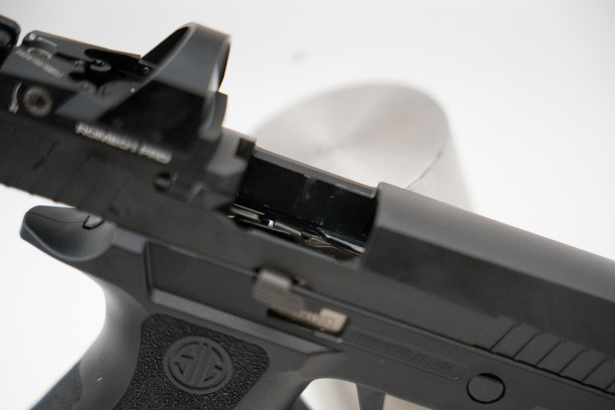 New Sig Sauer P320 9mm Pistol w/ Romeo 1 Pro Red Dot Sight-img-4